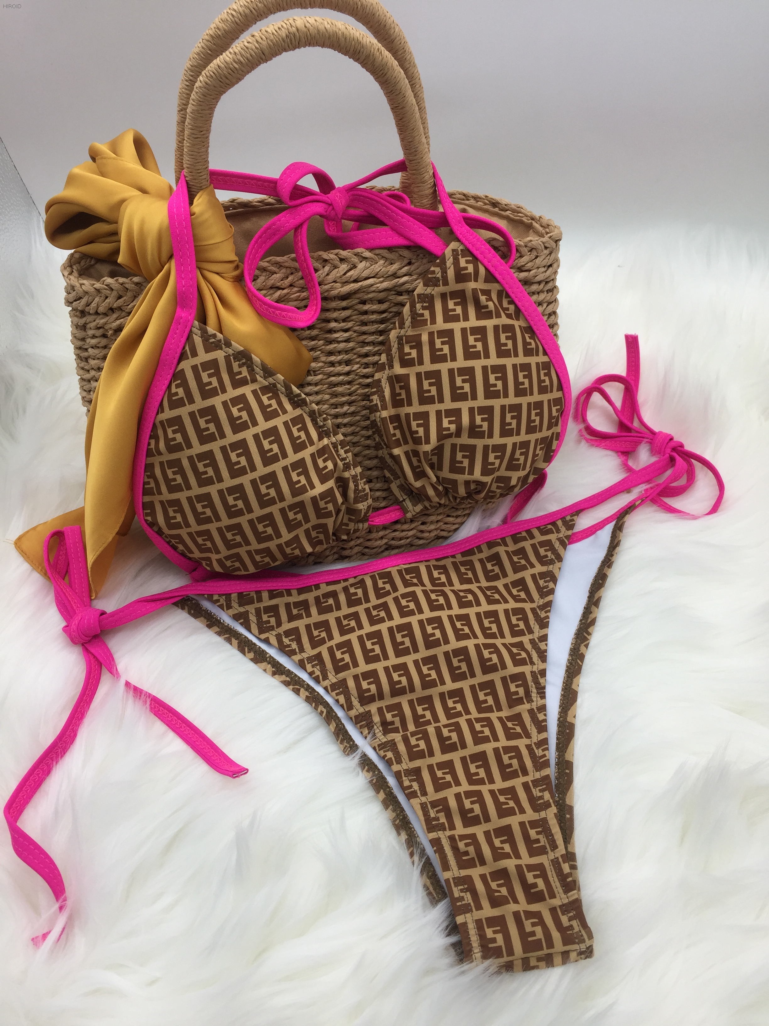 FD05 Sexy Woman Pink-edged Bikini